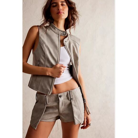 Free People We The Free Women’s Size Medium Sweeney Vegan Leather Vest NWT - Picture 2 of 9